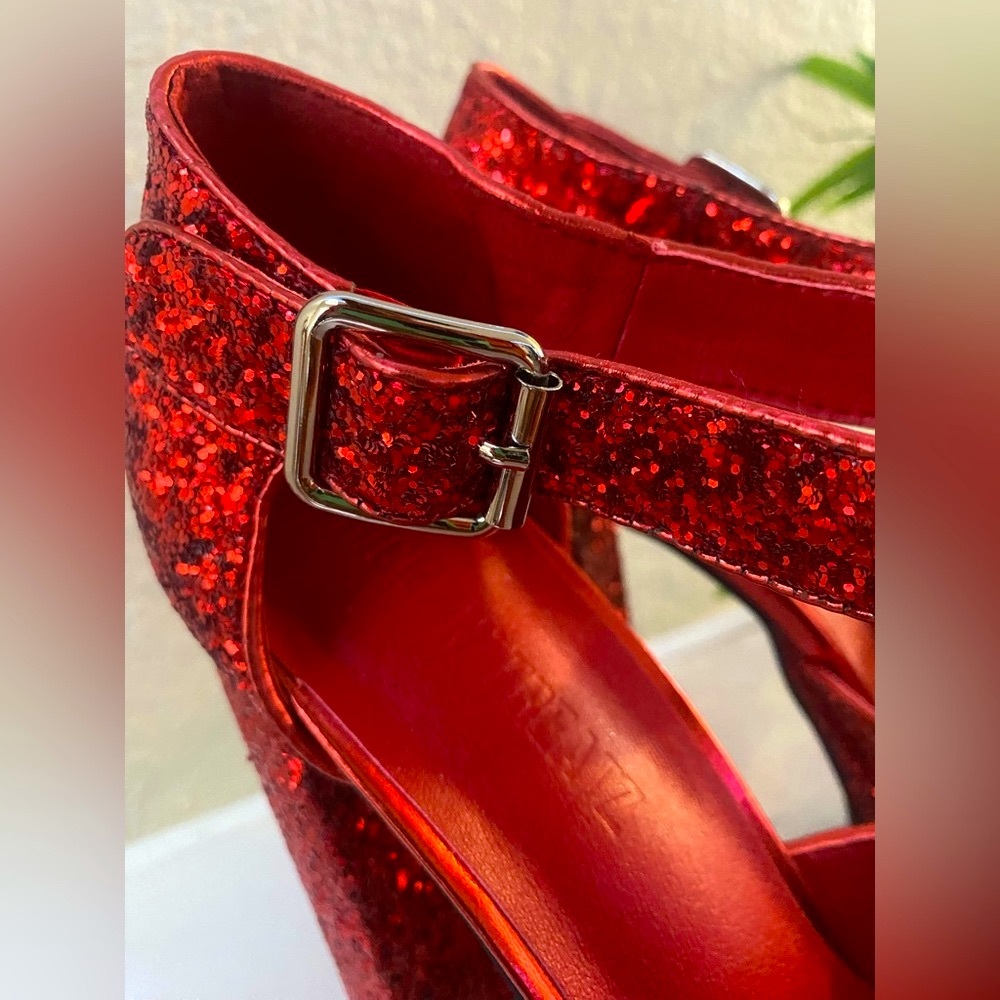 Red Heels 👠 - Picture 11 of 12